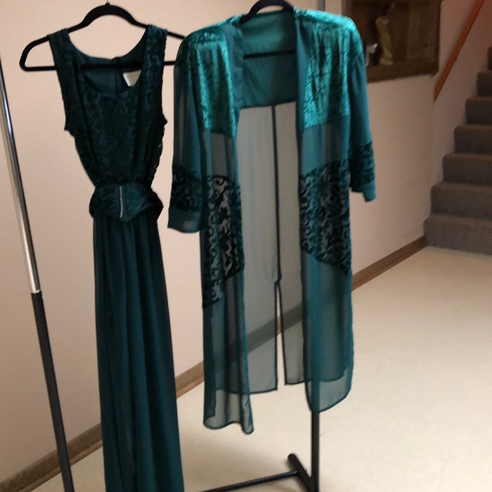 Emerald green two-piece chiffon